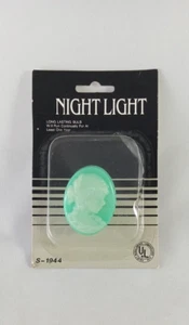 Vintage NOS Wall Plug In Night Light Green Cameo Design - Picture 1 of 6