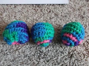 NUEVO - Lote de 3 bolas de juguetes para gatos de ganchillo hechas a mano con hierba gatera - Imagen 1 de 2