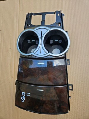 Mercedes Benz R350 2011 consola central portavasos y cenicero. Foto 1 de 3