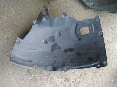 BMW 330i 2019 sedán conductor izquierdo interior guardabarros forro plástico, tela Foto 1 de 4