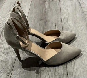 Grey Suede Effect Stiletto Shoes - New Look - Size UK 8 - Picture 1 of 5