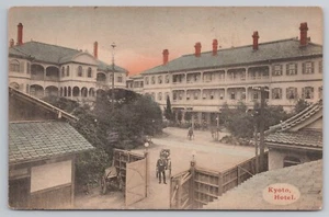 Postal del Hotel Kyoto Japón - Rickshaws y arquitectura de estilo occidental, 1919 - Imagen 1 de 2