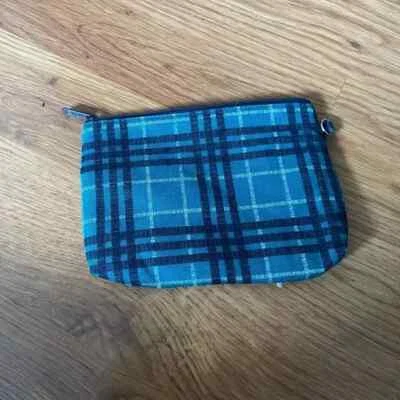 Mini bolsa con cremallera Thirty One a cuadros totalmente tartán Foto 1 de 3