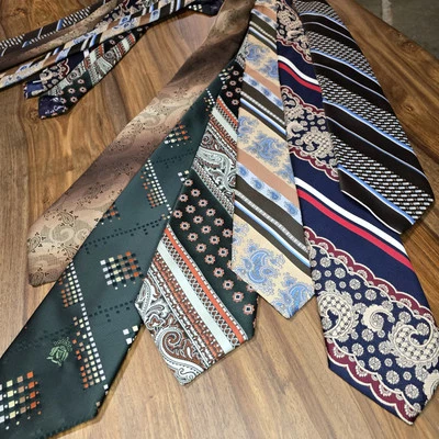 Lote de 6 Gravatas Largas Retrô Vintage Listradas Paisley Anos 70 Oleg Cassini Beau Brummell - Imagem 1 de 4