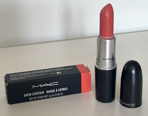 Lápiz labial satinado MAC SUSHI KISS tamaño completo - Imagen 1 de 5