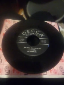 THE SHIRELLES I Met Him On A Sunday / Be My Boyfriend DECCA 9-30588 VG+ 45rpm 7" - Picture 1 of 6