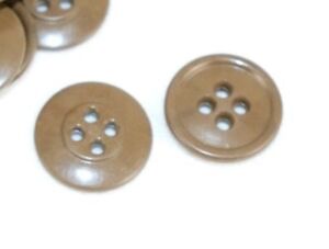 WWII US Olive drab Butterscotch Buttons 6/8 inch 19mm lot of 2 E9074