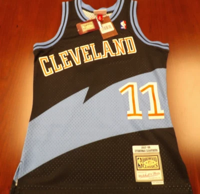 MITCHELL NESS NBA CLEVELAND CAVALIERS ZYDRUNAS ILGAUSKUS BLACK SWINGMAN JERSEY S - Image 1 of 4