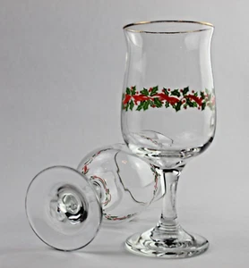2 Vintage Water Goblet Wine Christmas Holly 7" Tall 12 oz 80s Gold Rim Glasses - Picture 1 of 4