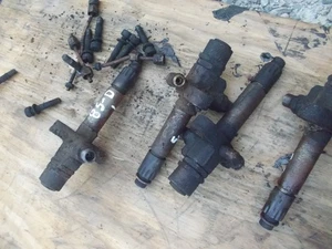 Massey Ferguson 85 MF tractor Diesel engine motor injectors injector - Picture 1 of 6