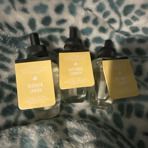 NEW Bath Body Works KITCHEN LEMON Refills 3 WALLFLOWERS Bulb LOT - Picture 1 of 1