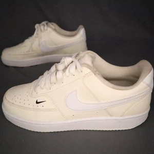 Nike Air Force 1 Sneakers Women's Size 8 Cream White No insoles FV9952-100 - Picture 1 of 9