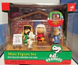 Peanuts Christmas Poseable Mini Figure Set of 5 w/Christmas Play Stage 2013 New - Picture 1 of 2