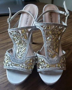Zigi Soho Sandals SUNELLE Silver Satin Crystal Rhinestone Jeweled Heels Size 11 - Picture 1 of 6