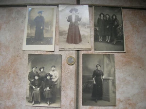 LOT DE 5 PHOTOS ANCIENNES THEME COSTUMES D EPOQUE CHAPEAUX (H1) - Foto 1 di 2