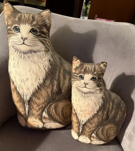 Juego de dos almohadas vintage con forma de gato almohadas atigradas marrón y negro para gato - Imagen 1 de 6