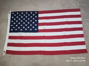 Amerikanische Flagge 3 Fuß x 5 Fuß strapazierfähig mit gestickten Sternen und genähten Streifen. - Bild 1 von 3