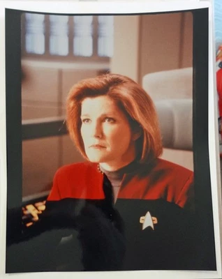 Star Trek: Voyager Kate Mulgrew Capitán Janeway 8" x 10" Foto Original a Color Foto 1 de 2