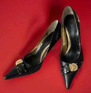 Baby Phat Leather High Heels Pumps Pointed Toe Black Gold Cat Logo Size 8B - Picture 1 of 14