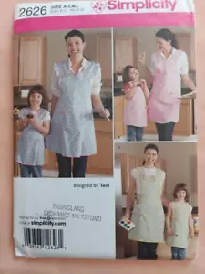 Delantales a juego Simplicity 2626 para niños y niñas tallas: niños 3-8, adultos 10-20 - Imagen 1 de 2