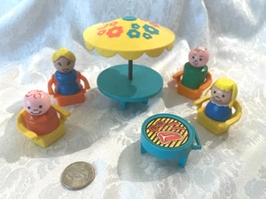 Vintage Fisher Price Little People OUTDOOR PATIO BBQ Furniture Set 726 Dollhouse - Picture 1 of 4