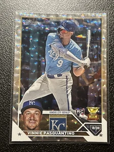 2023 Topps Series 1 - Collector’s Box Foilboard #302 Vinnie Pasquantino (RC) - Picture 1 of 2