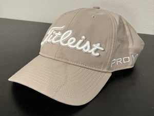 Gorra ajustable Titleist Foot Joy Hat Pro V1 FJ beige - Imagen 1 de 6