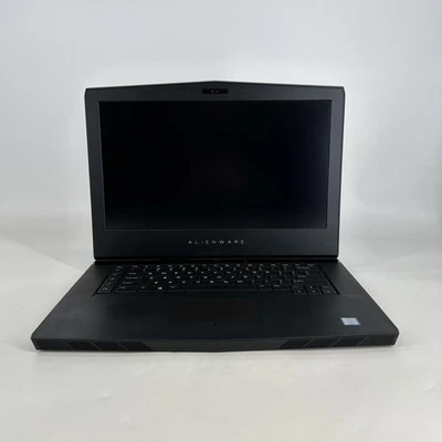 Dell Alienware 15 R3 FHD i7-7700HQ 2,80 GHz 32 GB 512 GB SSD/1 TB HDD GTX 1060 Foto 1 de 4