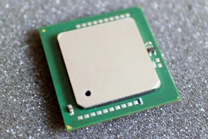 Intel SL74T Xeon 2.4GHz Socket 604 Prestonia Processor CPU - Picture 1 of 1