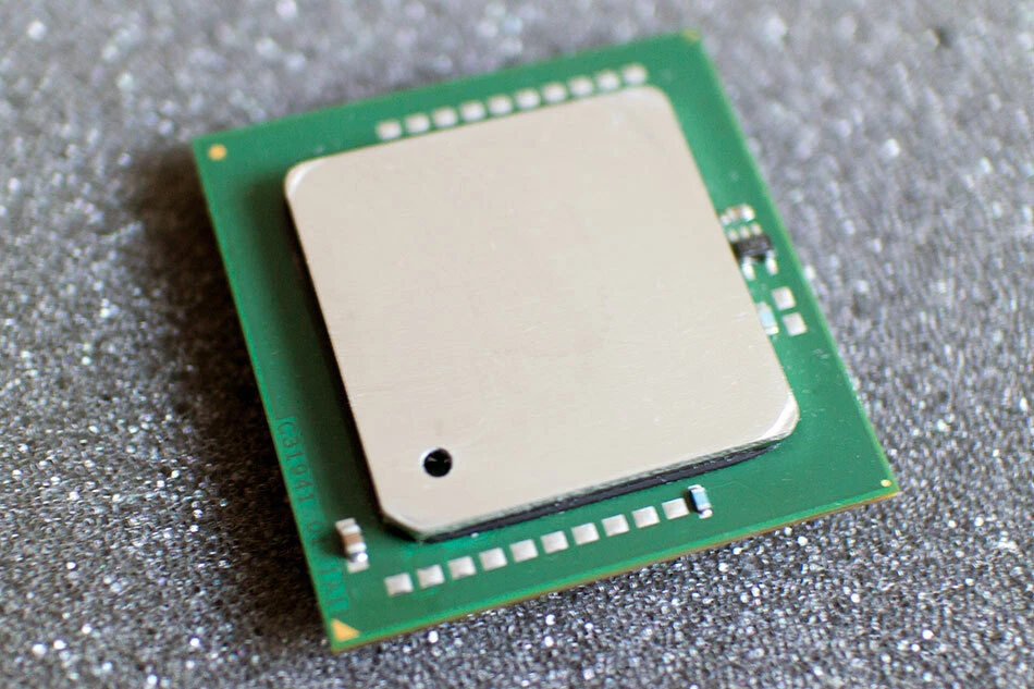 Intel SL74T Xeon 2.4GHz Socket 604 Prestonia Processor CPU - Image 1 of 1