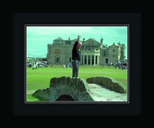 Arnold Palmer Waves Goodbye - Framed Archival Photo - Picture 1 of 1