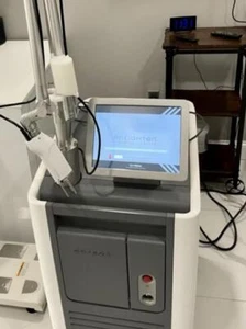 2017 Cutera Enlighten III - 3 Wellenlängen Tattoo Entfernung Laser - GERINGE VERWENDUNG!!! - Bild 1 von 7