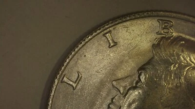 1983-P Kennedy half dollar Collar clash error ID 05 - Image 1 of 3