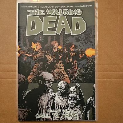 The Walking Dead Vol. 26 Call To Arms TPB 1ª impressão 2016 quase perfeito Kirkman/Adlard  - Imagem 1 de 4