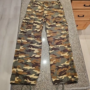 Levi's '94 Baggy Damen-Cargohose weites Bein 26 x 30 Grape Leaf Camouflage neu ohne Etikett - Bild 1 von 20