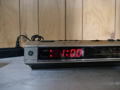 VTG General Electric GE Digital Alarm Clock Radio Model 7-4634B AM/FM Works Well - Image 1 of 4
