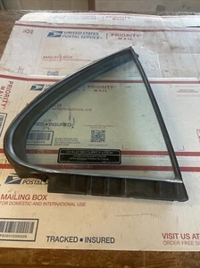 93-97 Geo Prizm RH Passengers Side Rear Door Window Quarter Vent Glass + Rubber - Picture 1 of 7
