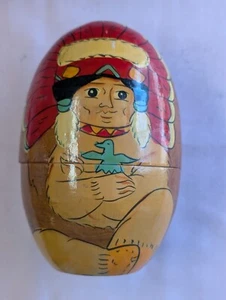 Indianer Indianer Häuptling Nistpuppe mit 10 kleinen Indianern Ei - Bild 1 von 8