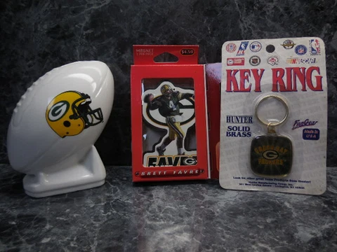 green bay packers mini bank/ 1 key ring/1 brett favre magnut/new Cover