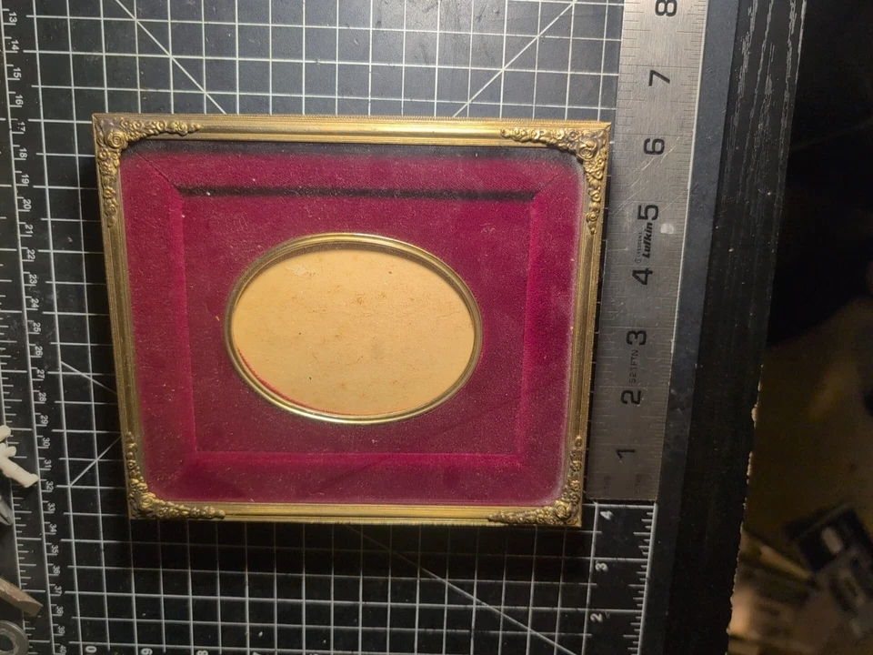 Hermoso marco antiguo dorado sobre bronce victoriano del siglo XIX Foto 1 de 4