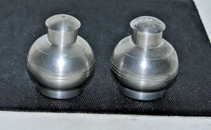 Selangor Pewter Salt & Pepper Shaker set, 2" tall - Picture 1 of 6