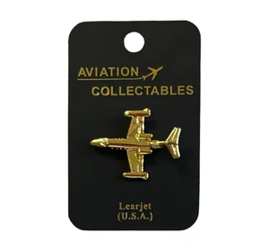 140064 LEARJET (USA) 3D PLANE AIRCRAFT AVIATION GOLD LAPEL PIN BADGE - Picture 1 of 2