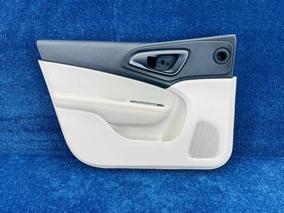 Chrysler 200 2015-2017 panel de puerta delantera izquierda moldura lino negro OEM 6826267AB Foto 1 de 4