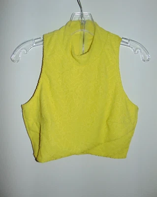 Blusa corta con dobladillo asimétrico de encaje floral amarillo Bebe 2 B cremallera pequeña nueva con etiquetas Foto 1 de 4