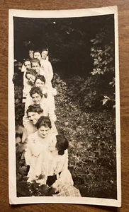 1910s-1920s Young Women Ladies Forming Snake Worm Smiling Original Photo P11f17 - Picture 1 of 12