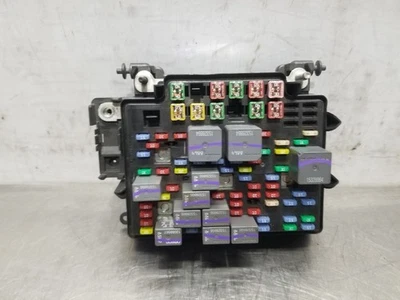 Cadillac Escalade 2005 caja de fusibles motor 6,0 L 15115617 Foto 1 de 4