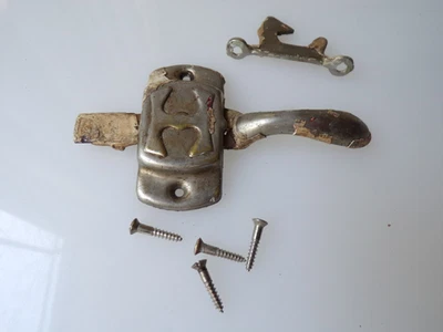 LOTE ORIGINAL DE TRAVA E CAPTURA DE ARMÁRIO HOOSIER "H" - Imagem 1 de 2