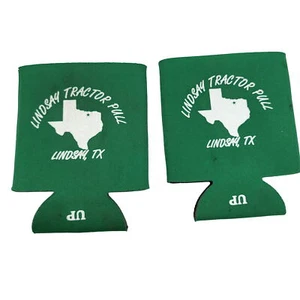 Lindsay Texas TX Tractor Pull Drink Can Cooler Koozie Lets Get Sutzy Green White - Imagen 1 de 6
