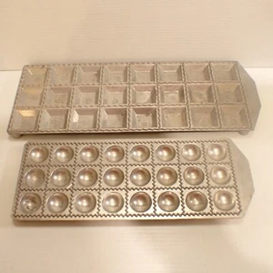 Pair of Aluminium Ravioli Pasta Moulds - Bild 1 von 8