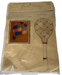 Kit de cubierta de raqueta de tenis Yours Truly Little Patchwork 1976 vintage nuevo en paquete EE. UU. - Imagen 1 de 11